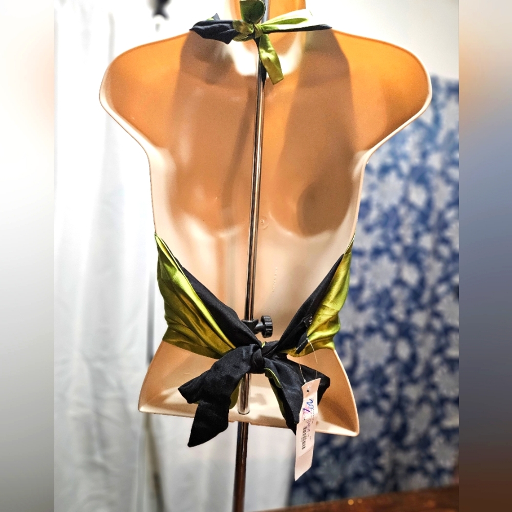 100% SILK Tie up tank top.